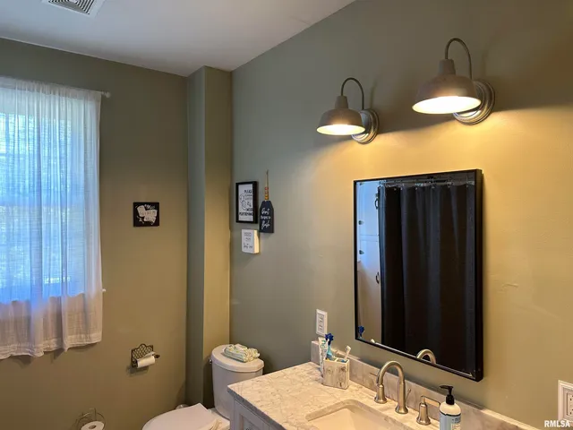 $238,000 | 407 West Water Street, Pinckneyville, IL 62274