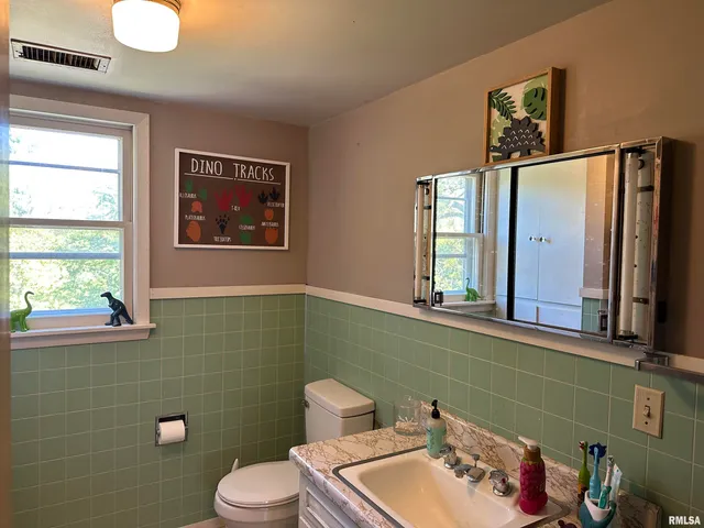 $238,000 | 407 West Water Street, Pinckneyville, IL 62274