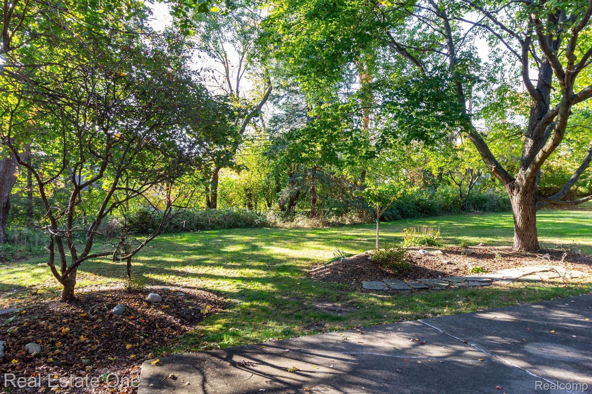772 Castlebar Drive Rochester, MI 48309 - Photo 10 of 47 Rear Yard View