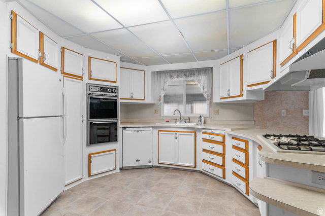 77 East 9920 S Street Sandy, UT 84070 - Photo 8 of 27