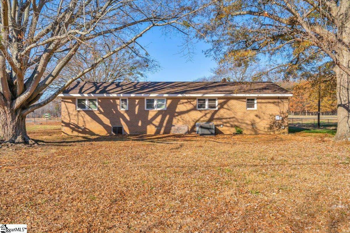817 Crawford Road Belton, SC 29627 - Photo 2 of 25