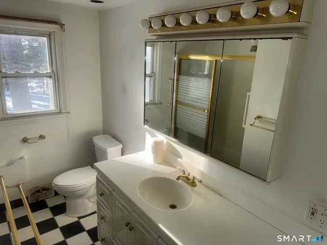 $399,900 | 33 Wood Pond Road, West Hartford, CT 06107