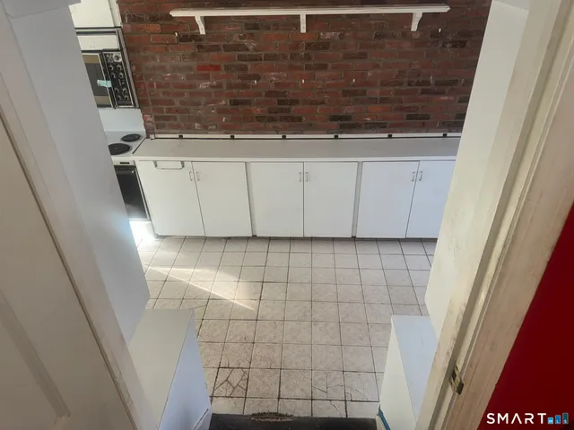 $399,900 | 33 Wood Pond Road, West Hartford, CT 06107