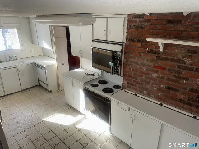 $399,900 | 33 Wood Pond Road, West Hartford, CT 06107