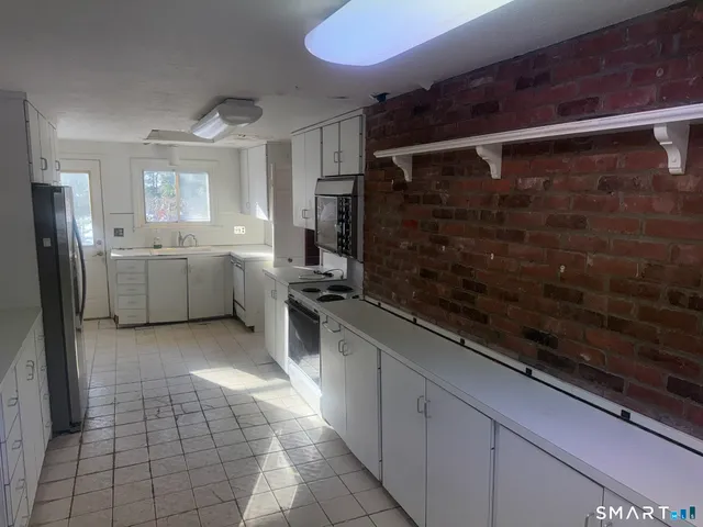 $399,900 | 33 Wood Pond Road, West Hartford, CT 06107