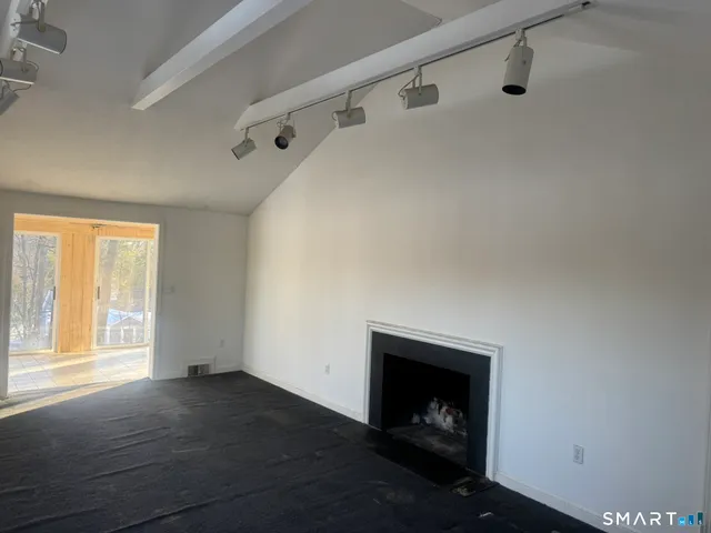 $399,900 | 33 Wood Pond Road, West Hartford, CT 06107