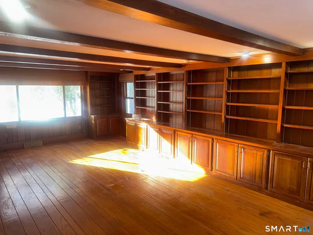 $399,900 | 33 Wood Pond Road, West Hartford, CT 06107