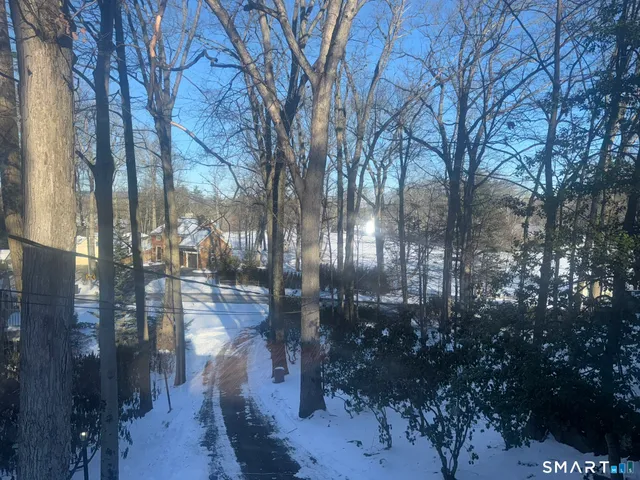 $399,900 | 33 Wood Pond Road, West Hartford, CT 06107