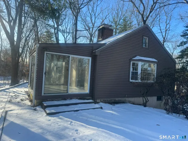 $399,900 | 33 Wood Pond Road, West Hartford, CT 06107