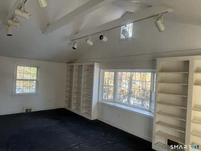 $399,900 | 33 Wood Pond Road, West Hartford, CT 06107