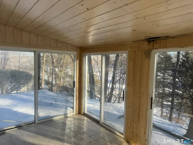 $399,900 | 33 Wood Pond Road, West Hartford, CT 06107