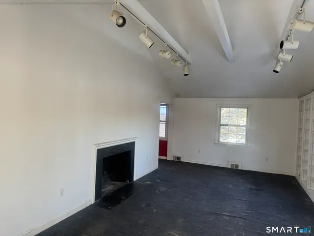 $399,900 | 33 Wood Pond Road, West Hartford, CT 06107