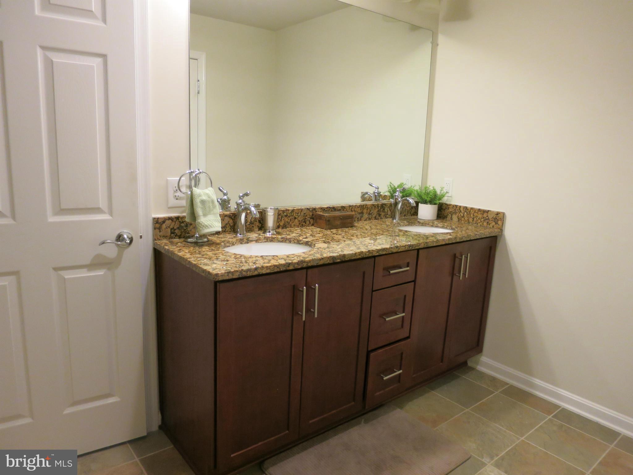 3024 Rittenhouse Circle, Unit 37 Fairfax, VA 22031 - Photo 13 of 27 Bath (Master)