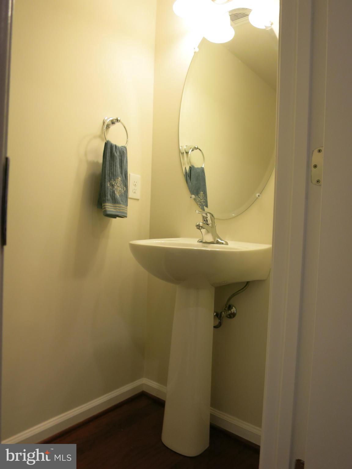 3024 Rittenhouse Circle, Unit 37 Fairfax, VA 22031 - Photo 8 of 27 Bath