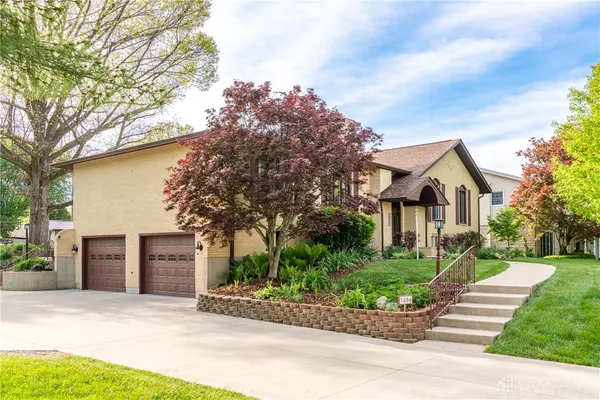 $595,000 | 3806 St Andrews Drive, Fairborn, OH 45324