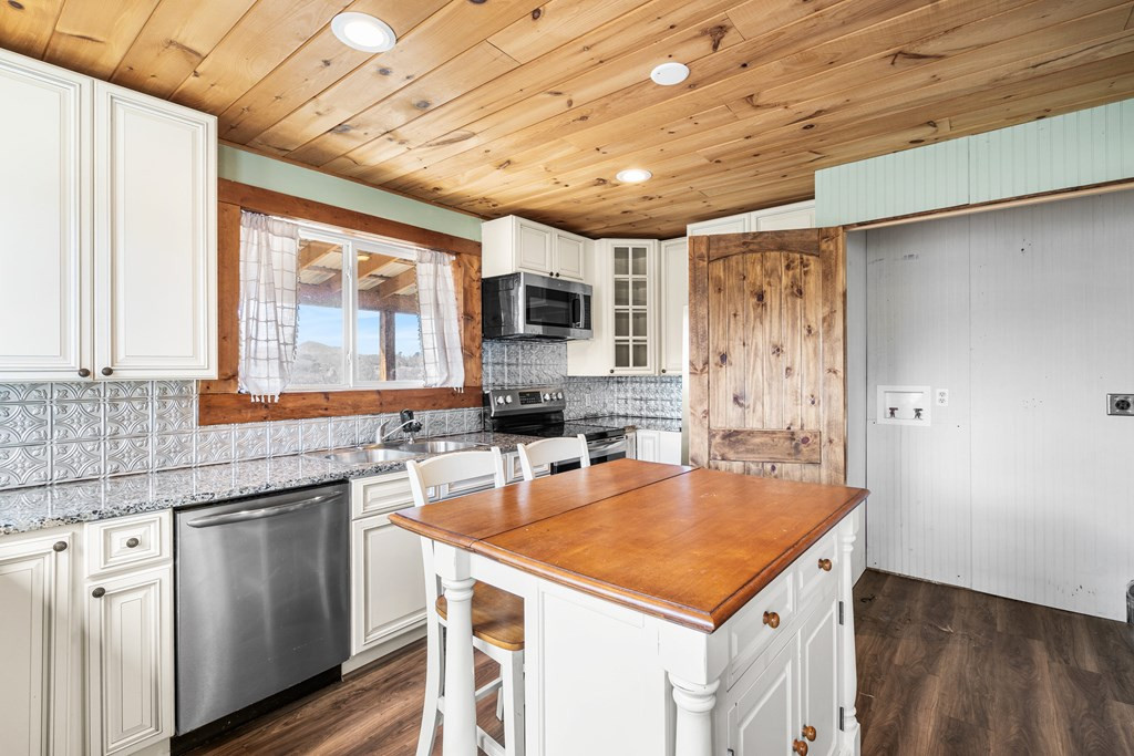 337 Fires Creek Road Hayesville, NC 28904 - Photo 11 of 29