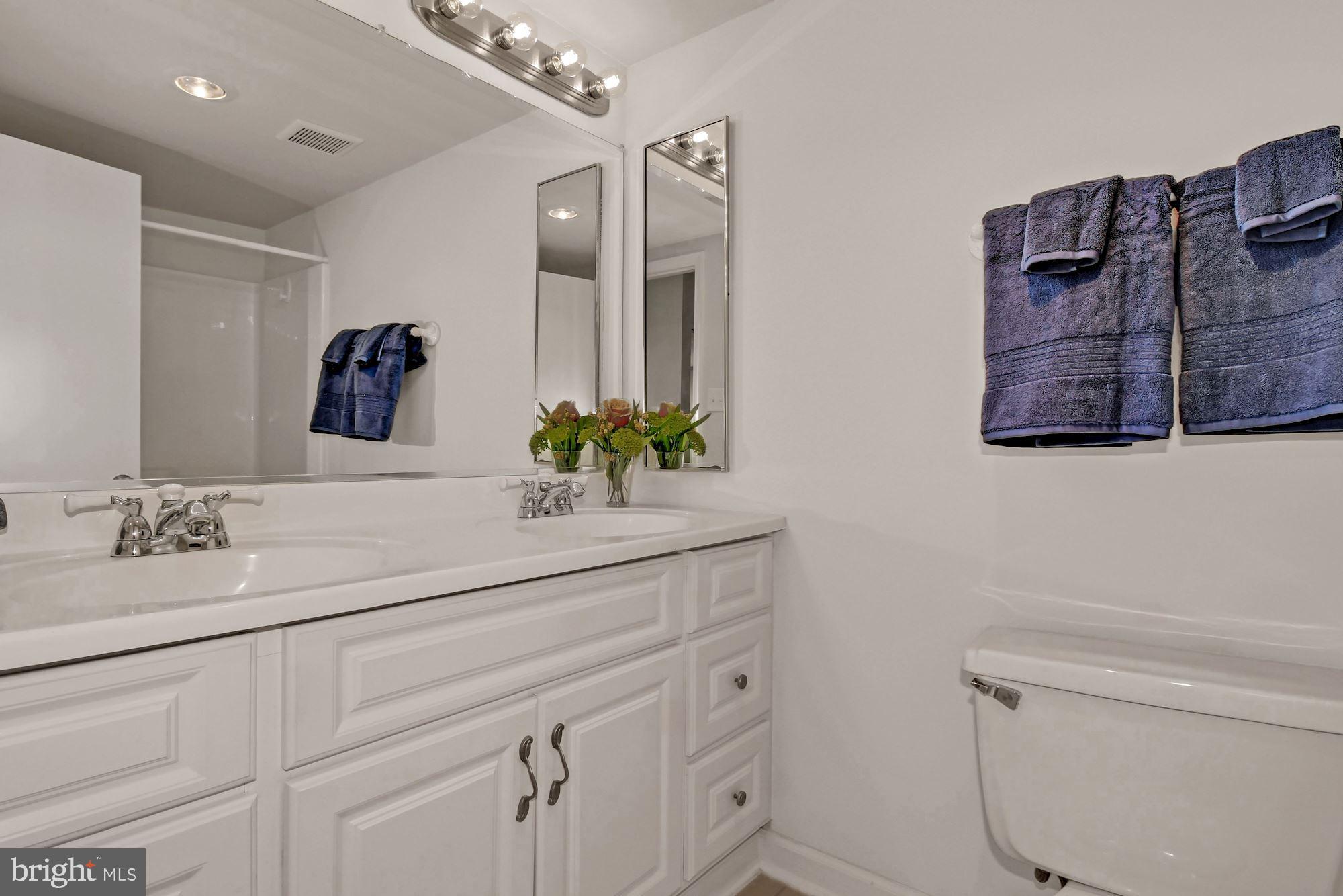 140 Georgetown Road, Unit 11 Annapolis, MD 21403 - Photo 28 of 42 Primary Bath with Double Sinks