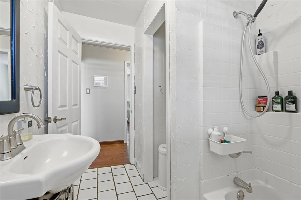 9213 Wilson Road Pilot Point, TX 76258 - Photo 25 of 38 9213 Wilson Road, Pilot Point, TX 76258 - bathroom - Bathroom featuring bathing tub / shower combination and light tile patterned floors