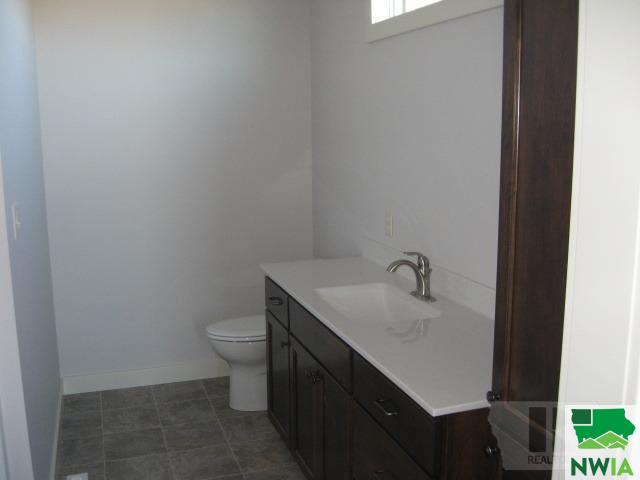 592 Colonial Street Sioux Center, IA 51250 - Photo 14 of 30 Gallery Image 14