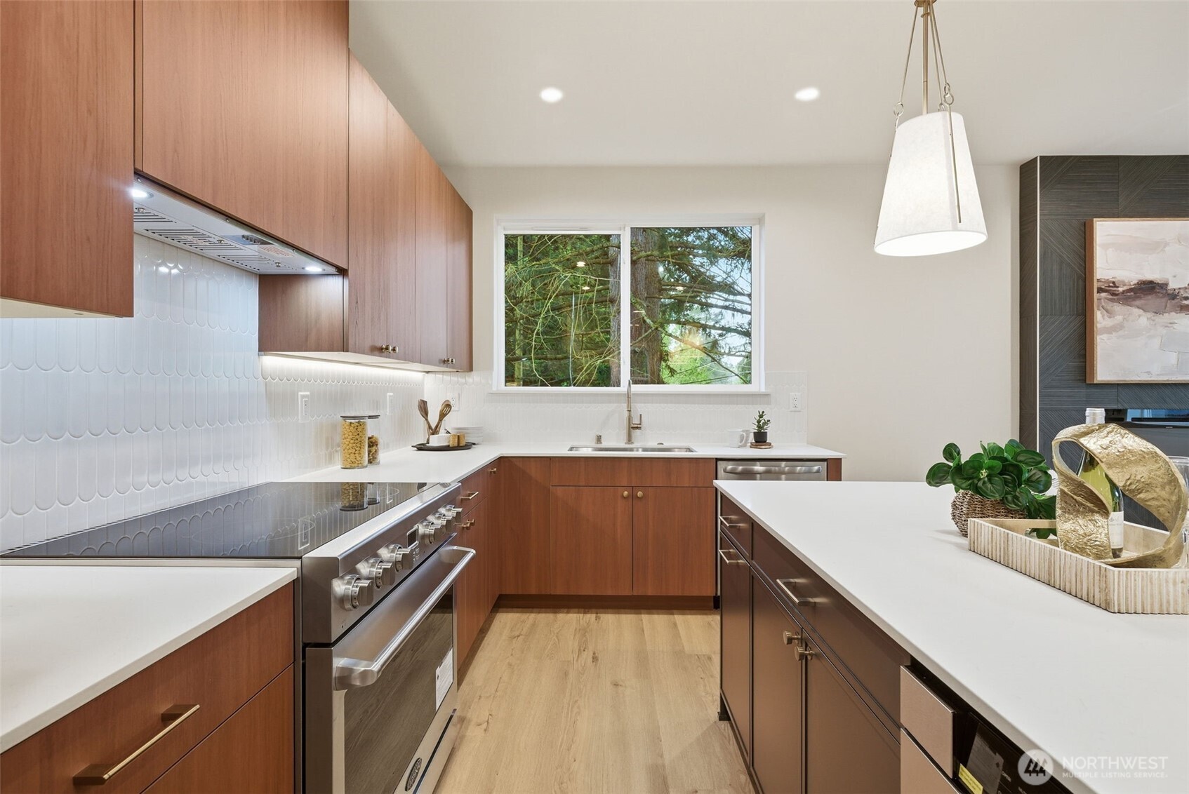 9725 Evanston Avenue North Seattle, WA 98103 - Photo 7 of 40