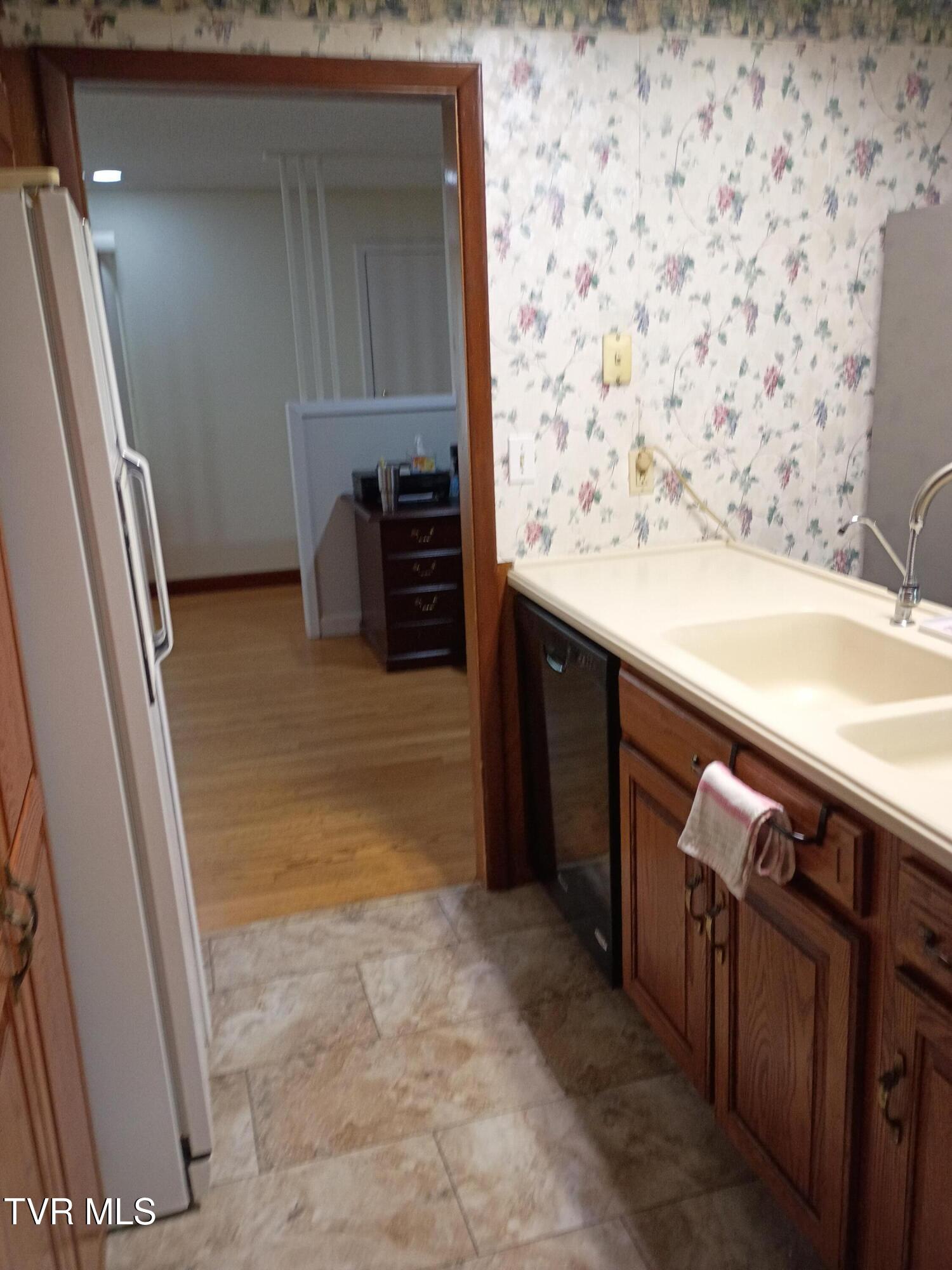 357 Rock Springs Road Kingsport, TN 37663 - Photo 16 of 28 IMG_20260619_182338087