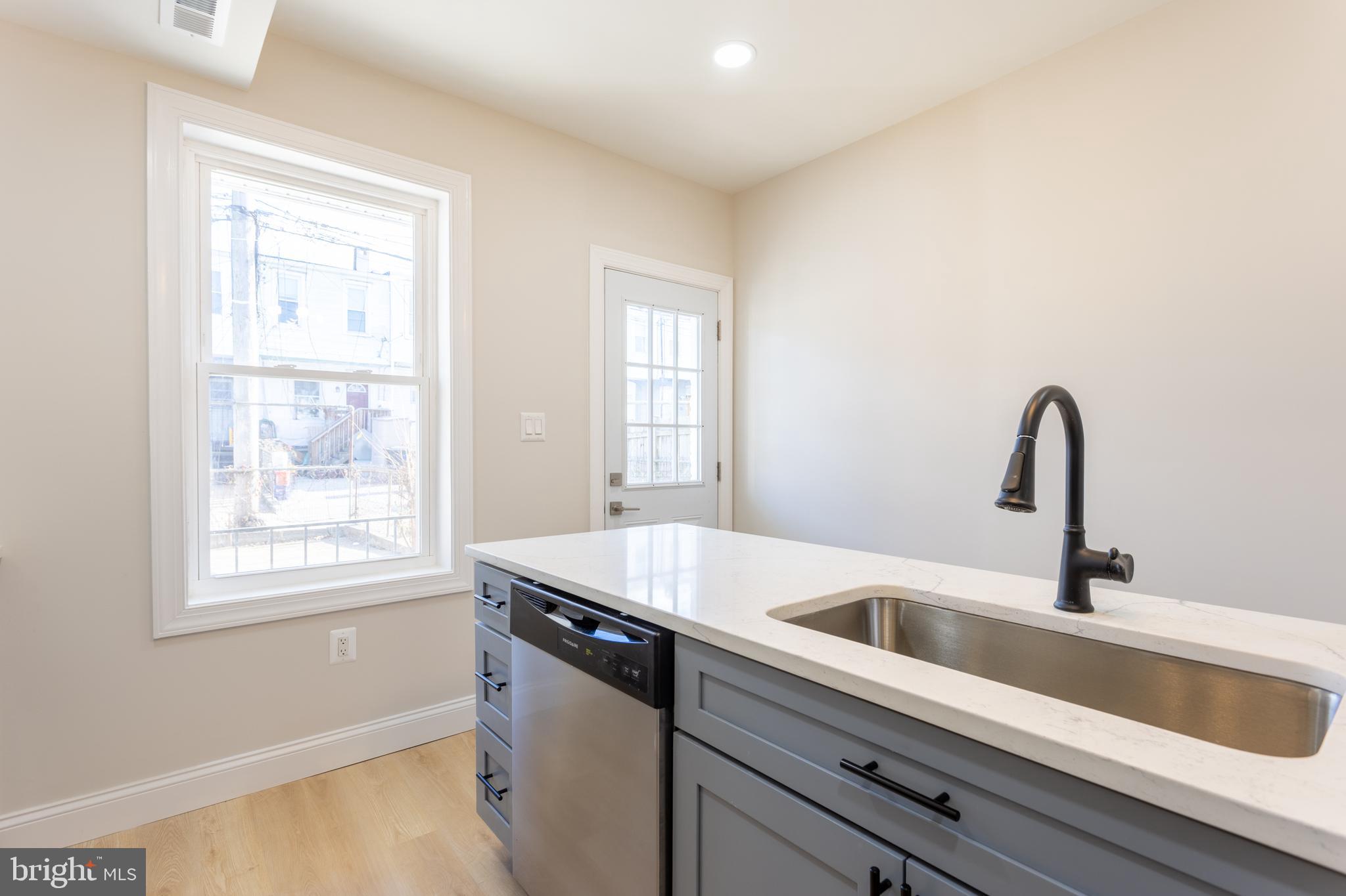 321 South Macon Street Baltimore, MD 21224 - Photo 12 of 44