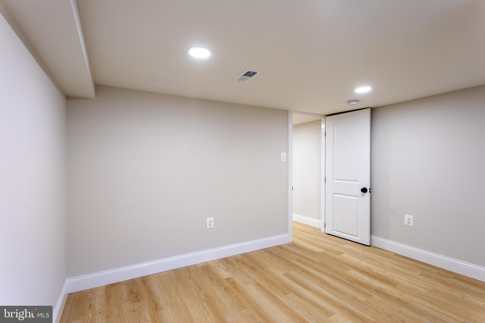 321 South Macon Street Baltimore, MD 21224 - Photo 16 of 44