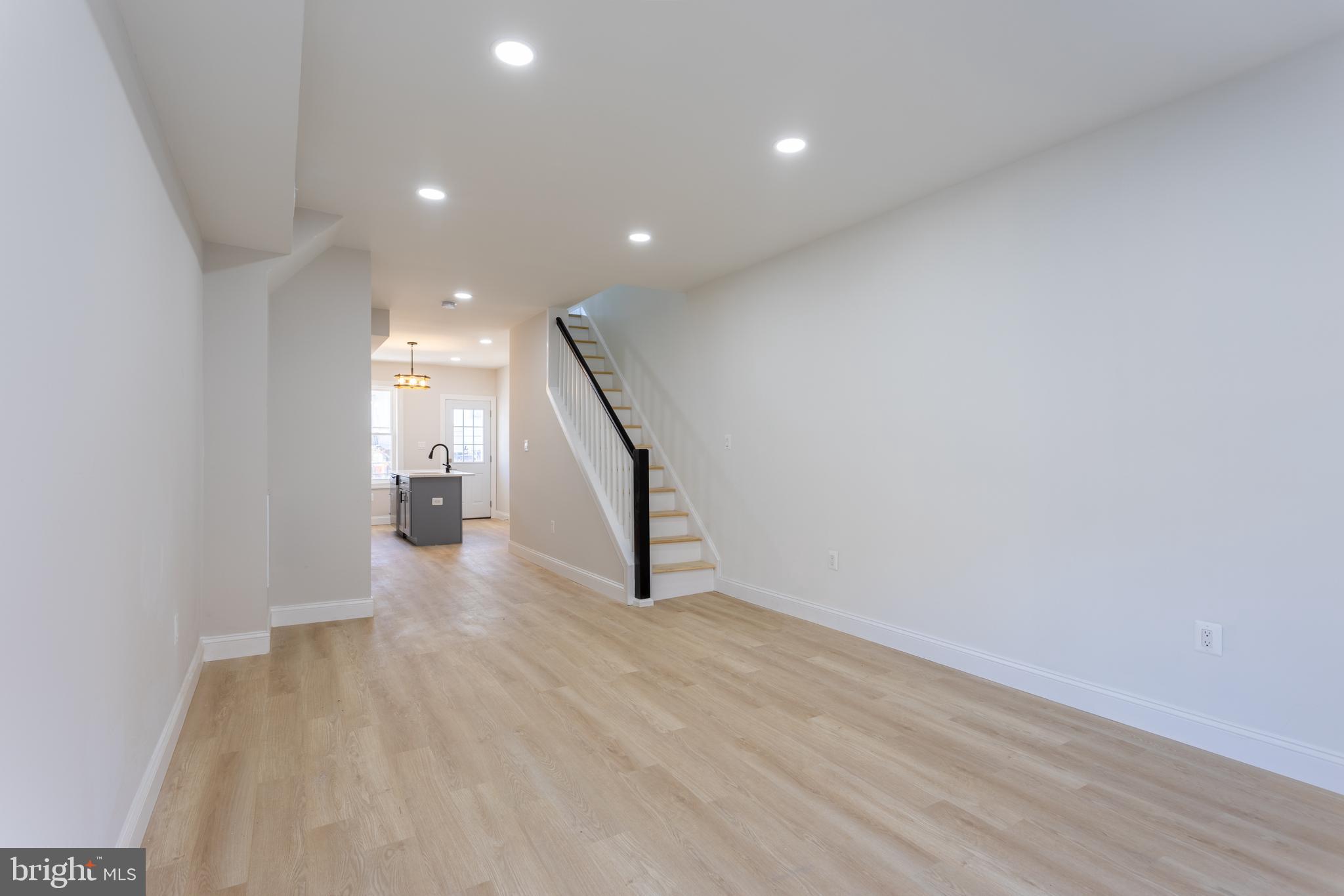 321 South Macon Street Baltimore, MD 21224 - Photo 3 of 44