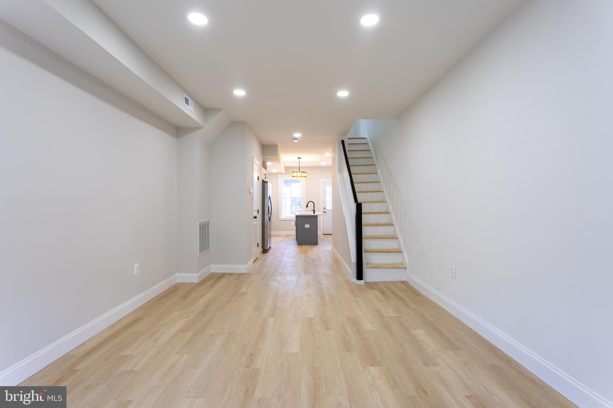 321 South Macon Street Baltimore, MD 21224 - Photo 4 of 44