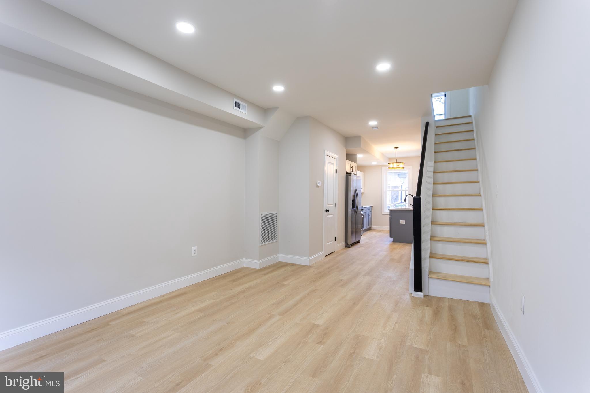 321 South Macon Street Baltimore, MD 21224 - Photo 5 of 44