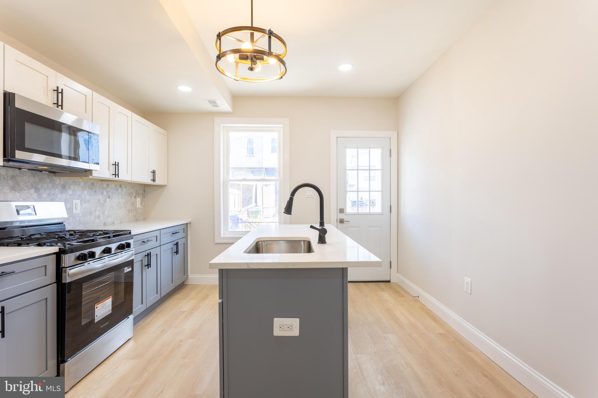 321 South Macon Street Baltimore, MD 21224 - Photo 7 of 44