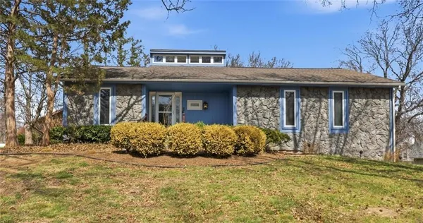 $314,900 | 1208 Southwest 23rd Street, Blue Springs, MO 64015