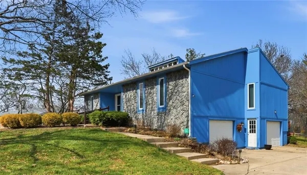 $314,900 | 1208 Southwest 23rd Street, Blue Springs, MO 64015