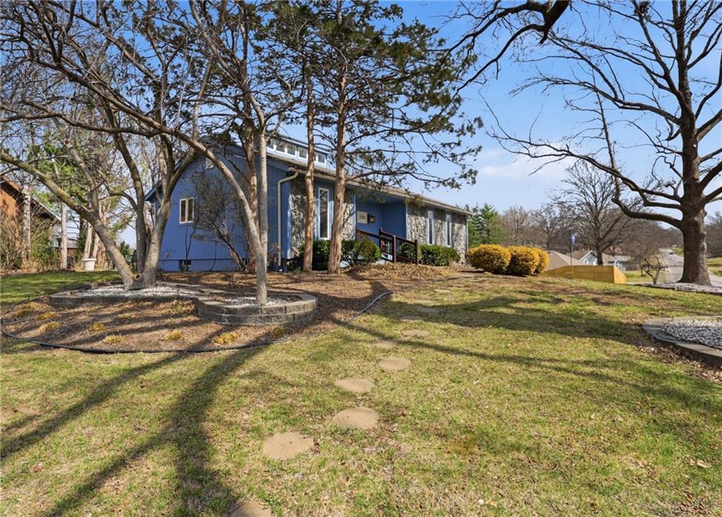 1208 Southwest 23rd Street Blue Springs, MO 64015 - Photo 3 of 20