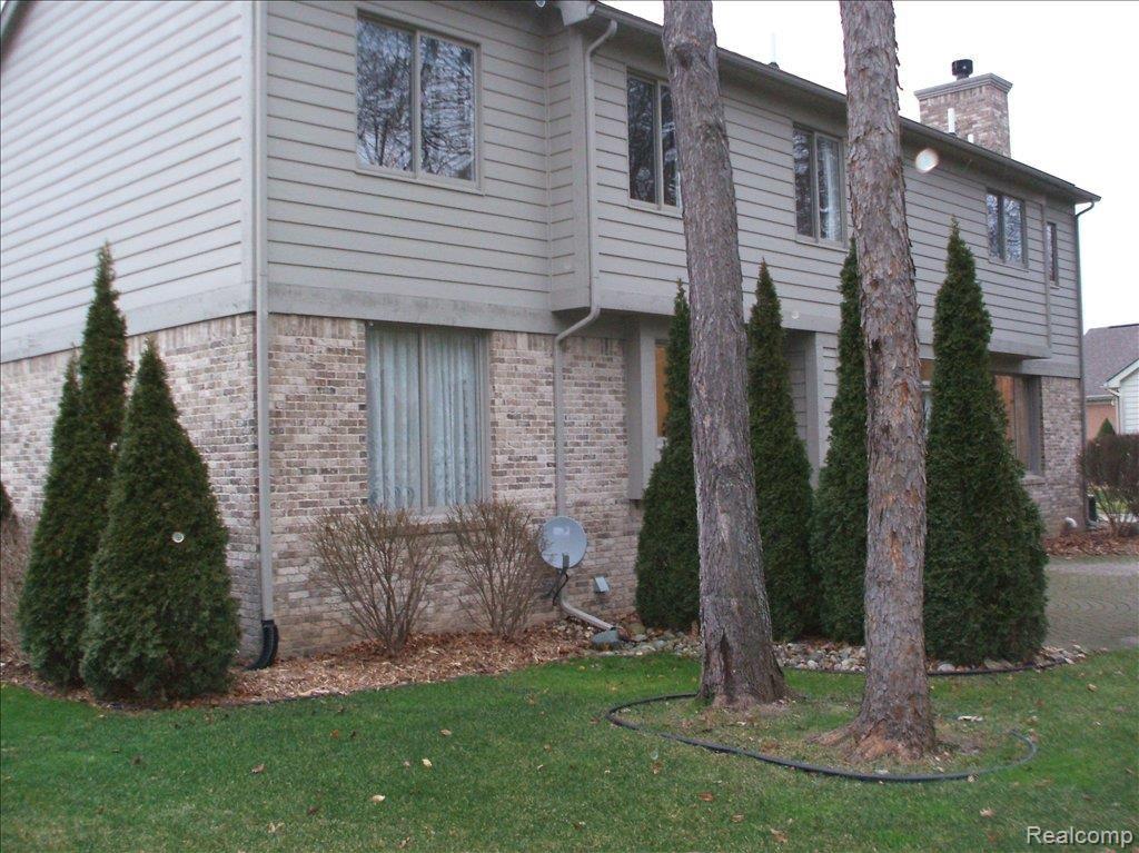 6830 Woodcrest Ridge Clarkston, MI 48346 - Photo 2 of 15 Back View