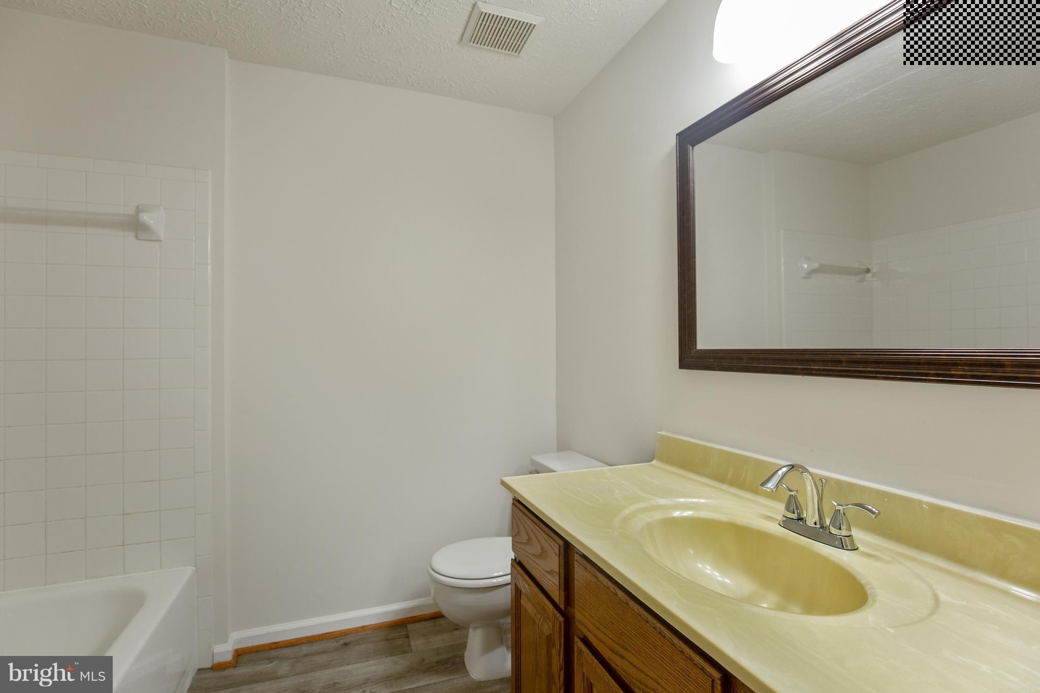 7534 Aspenpark Road Lorton, VA 22079 - Photo 8 of 29 Bath