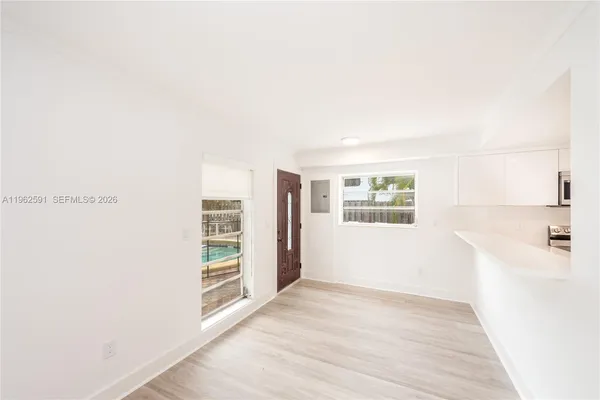 $2,800 | 230 Sunrise Drive, Unit 1, Key Biscayne, FL 33149