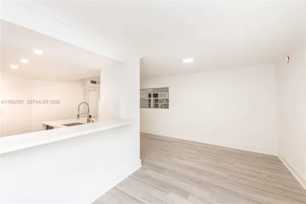 $2,800 | 230 Sunrise Drive, Unit 1, Key Biscayne, FL 33149