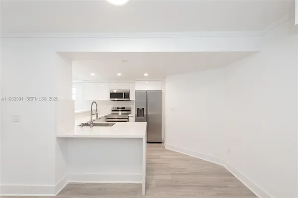 $2,800 | 230 Sunrise Drive, Unit 1, Key Biscayne, FL 33149