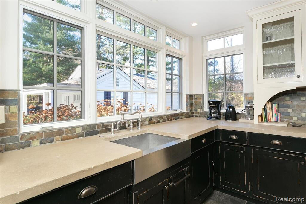 31677 Mountain View Road Franklin, MI 48025 - Photo 32 of 77 20230505083128578617000000-o