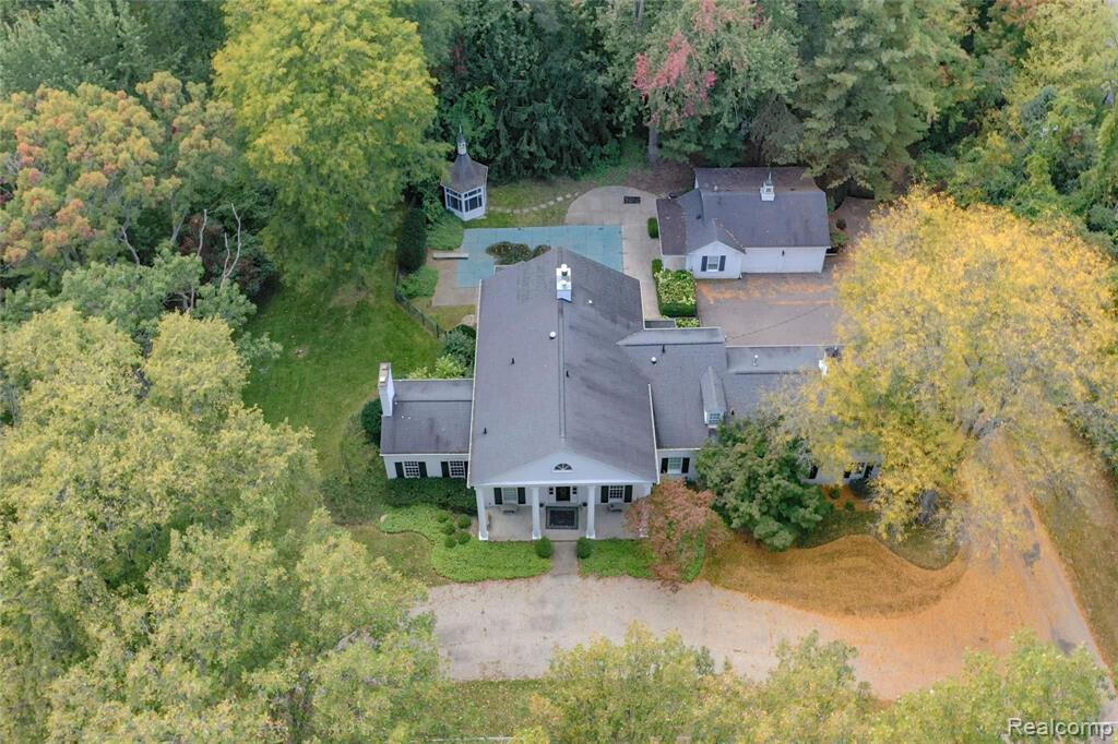 31677 Mountain View Road Franklin, MI 48025 - Photo 4 of 77 20230505083128578774000000-o