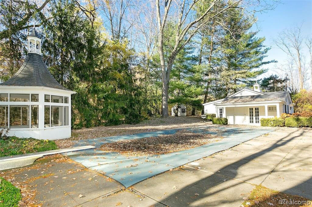 31677 Mountain View Road Franklin, MI 48025 - Photo 66 of 77 20230505083128578750000000-o