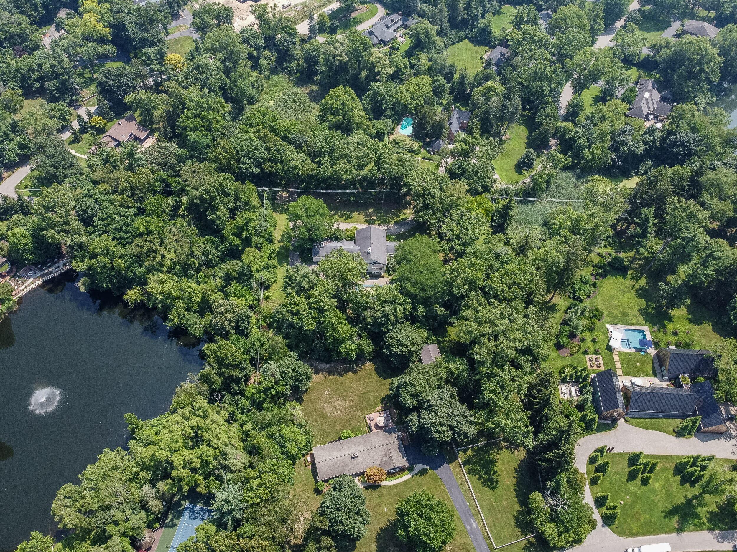 31677 Mountain View Road Franklin, MI 48025 - Photo 8 of 77 31677 Mountain View Rd (6 of 94)