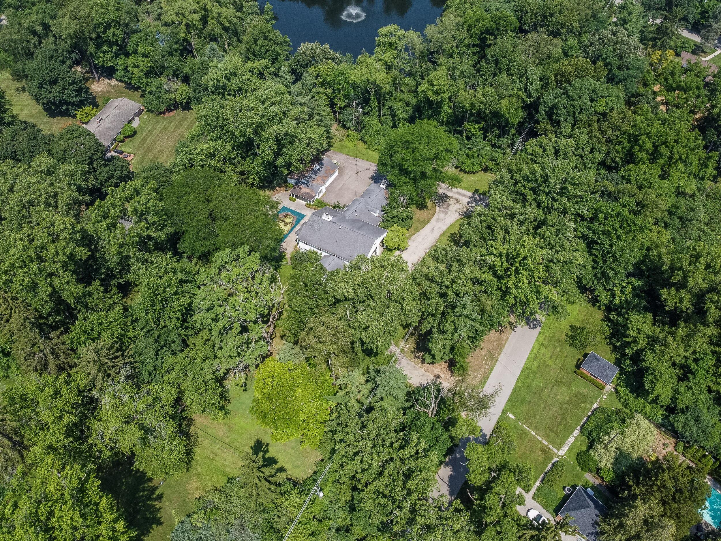 31677 Mountain View Road Franklin, MI 48025 - Photo 10 of 77 31677 Mountain View Rd (8 of 94)