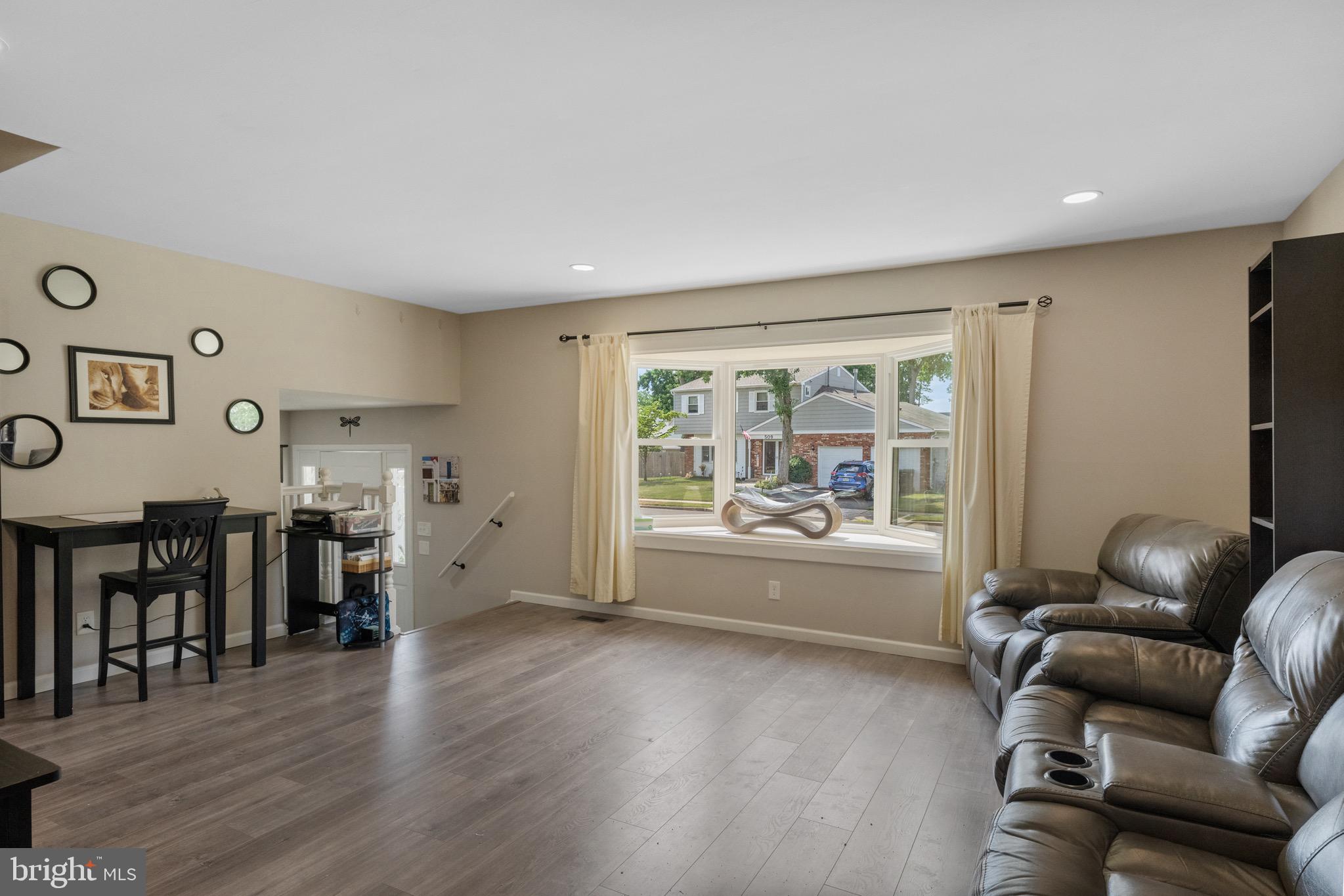 508 Elford Road Fairless Hills, PA 19030 - Photo 14 of 30 Living Room