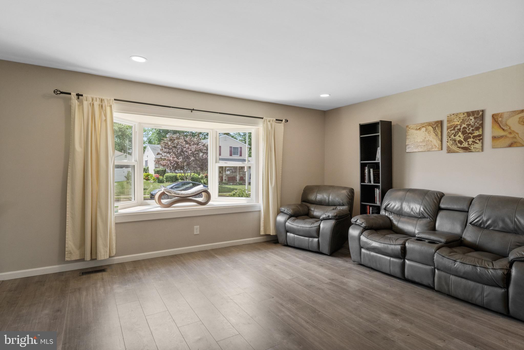 508 Elford Road Fairless Hills, PA 19030 - Photo 15 of 30 Large Bay Window