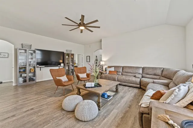 $2,100 | 13096 Laura Lake Drive, Willis, TX 77318