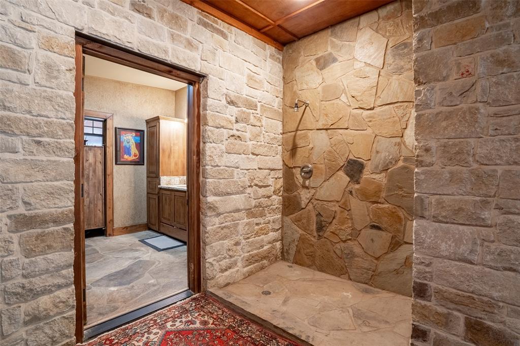 1904 Floyd Road Weatherford, TX 76087 - Photo 13 of 38 Mudroom next to master bathroom