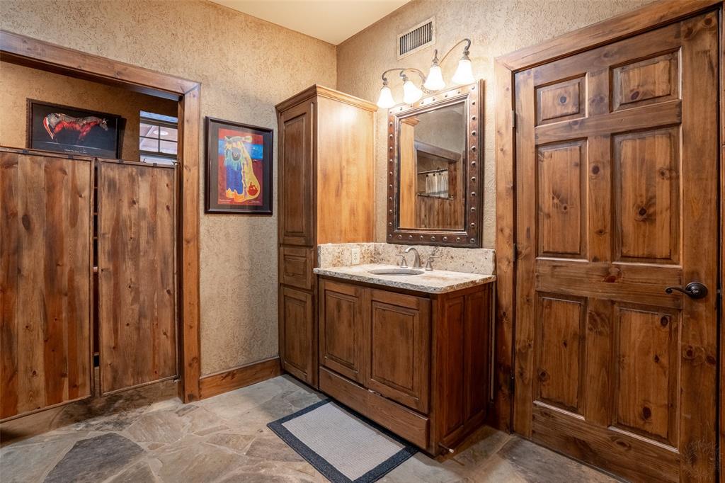 1904 Floyd Road Weatherford, TX 76087 - Photo 14 of 38 Master Bathroom Main House