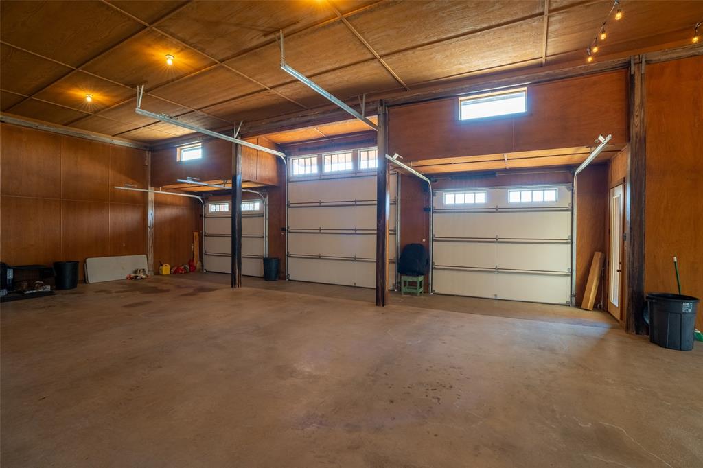 1904 Floyd Road Weatherford, TX 76087 - Photo 29 of 38 Car/Truck Garage and RV Bay Garage